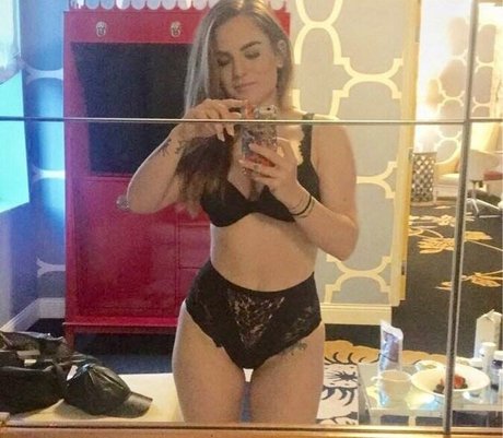 Joanna Jojo Levesque hot star photo