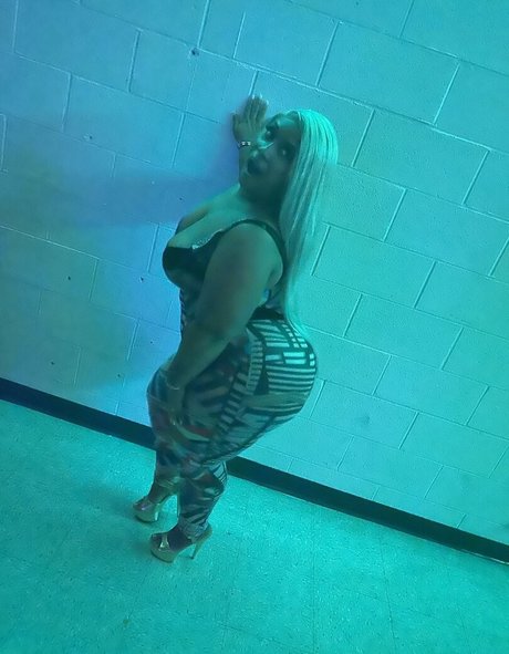 PinkyXXX model best pictures