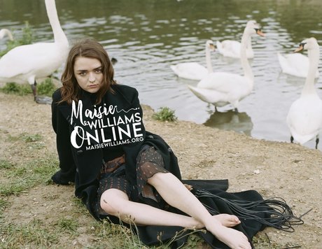 Maisie Williams pornstar exclusive img