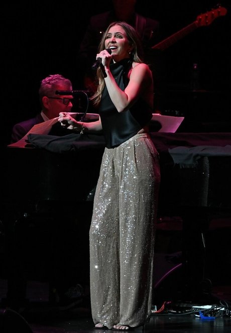 Katharine McPhee beautiful model pics