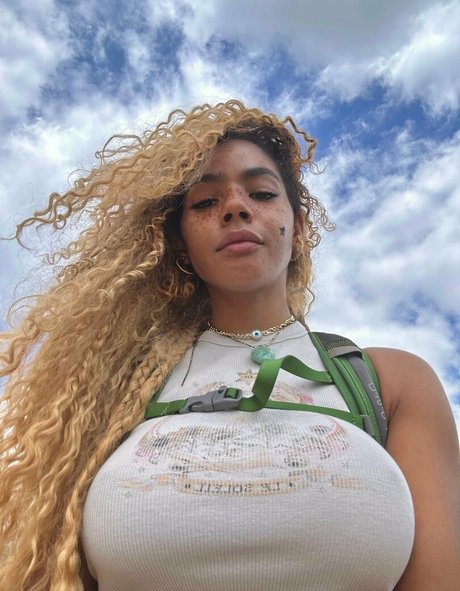 Princess Helayna nice star pic