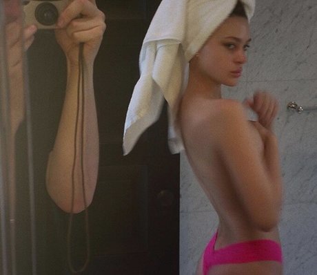 Nicola Peltz Quick model image