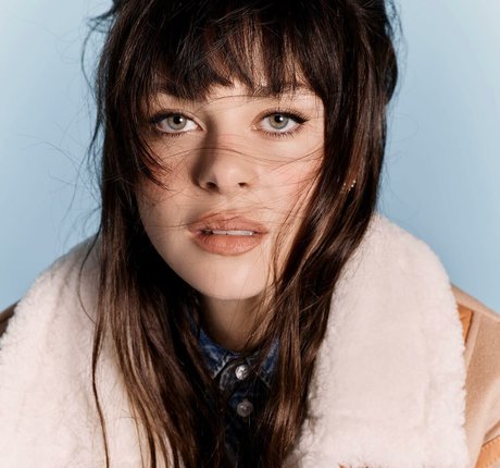 Nicola Peltz star hot pics