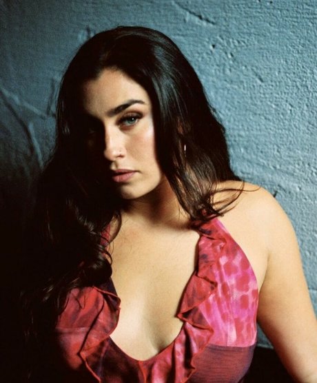 Lauren Jauregui model top img