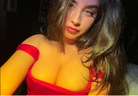 Lauren Jauregui Quick model image