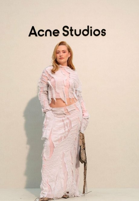 Amelia Dimoldenberg model free photos