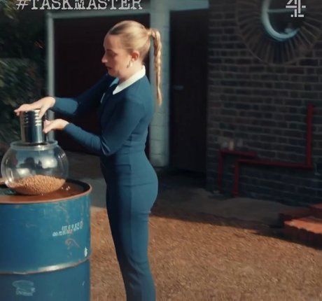 Amelia Dimoldenberg star hot pic