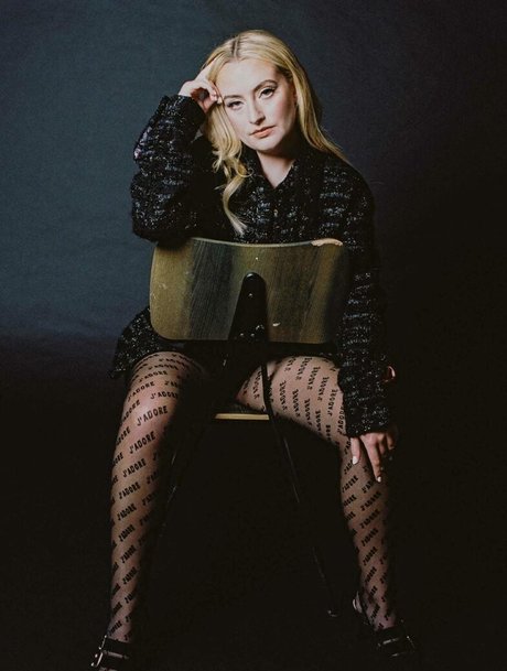 Amelia Dimoldenberg star beautiful images