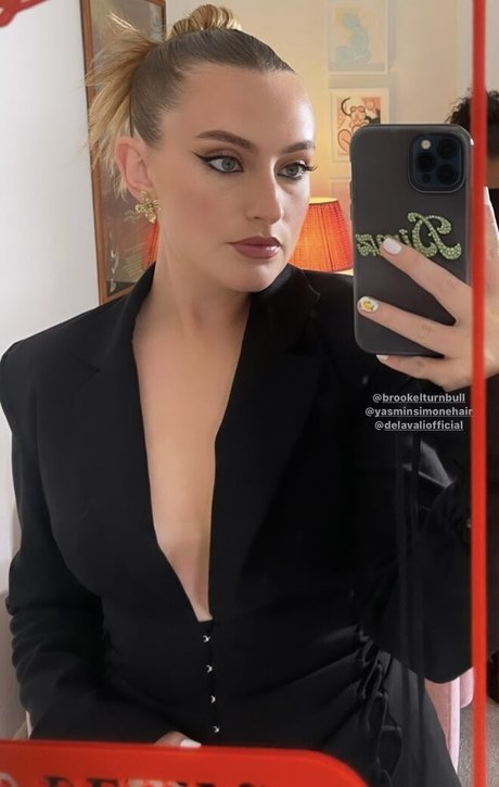 Amelia Dimoldenberg pornstar nice gallery