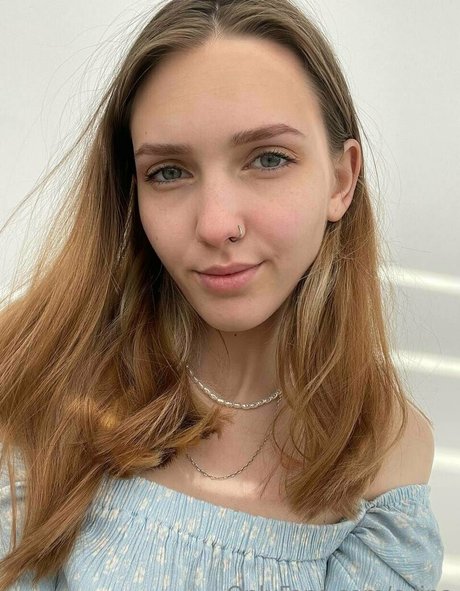 e lina model nudes archive