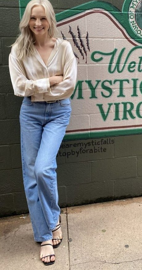 Candice King star high quality pics