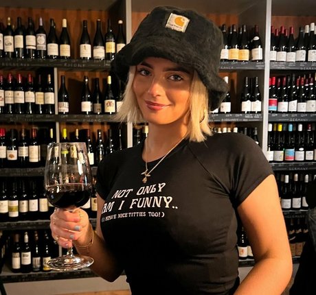 Millie Gibson model hot img