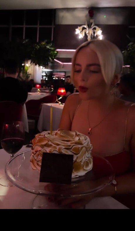 Millie Gibson model nude images