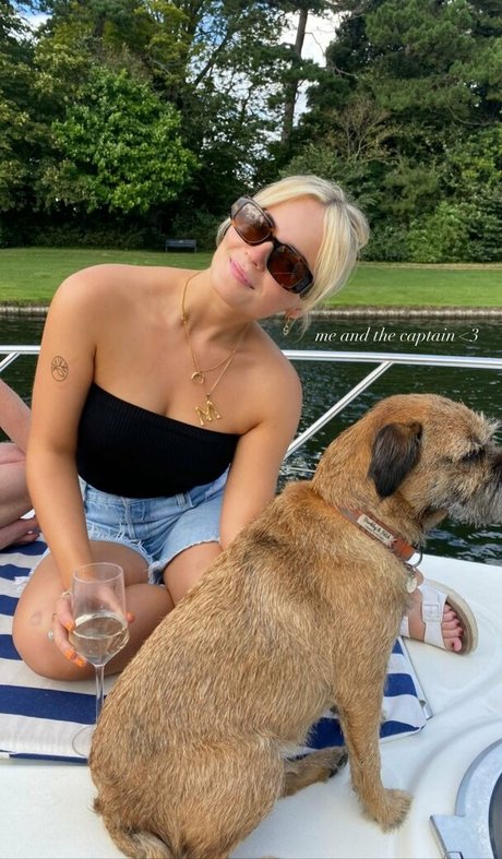 Millie Gibson model high quality pics