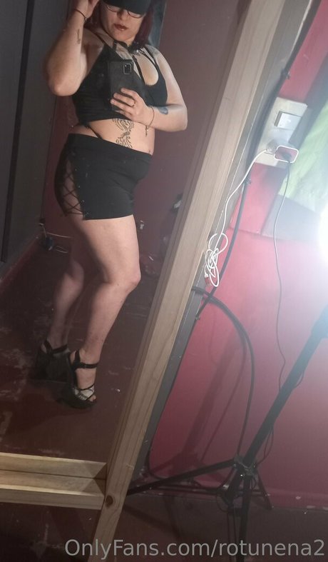 rotunena2 pornstar hd pics