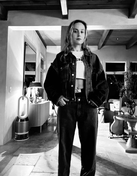 lesbian kissing onlyfans hot pic