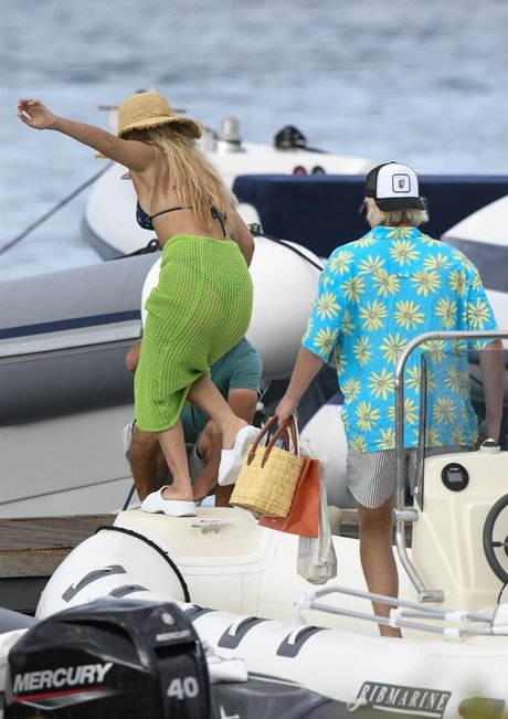 big tits brunette onlyfans porno images