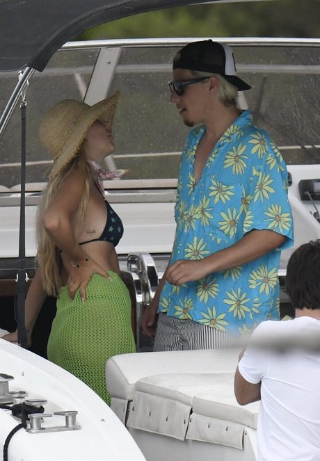 swinger milf onlyfans sexy naked image