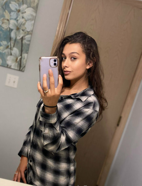 diydes pretty pornstar pictures