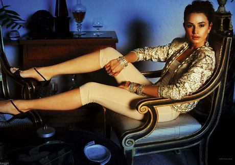 Mia Maestro hd actress photo