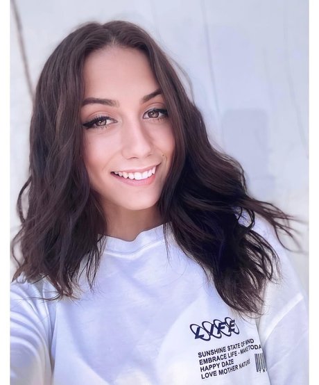 dududeak pornstar adult pic