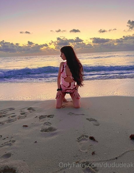 dududeak nude model image