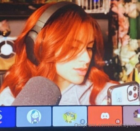 Moonzycat nude model photos