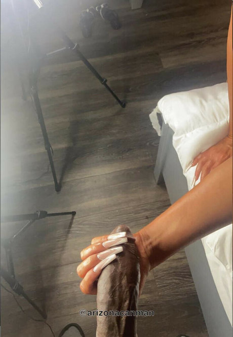 Alyssa Adelene model adult img