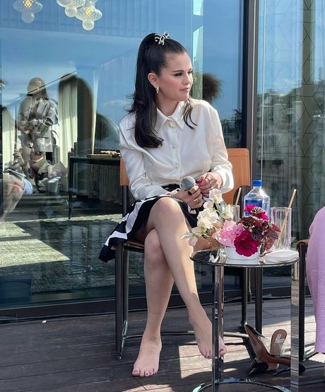 Selena Gomez pornographic model photos