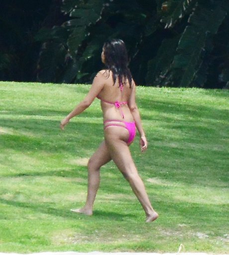 Selena Gomez model high quality archive