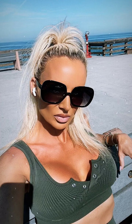 Disco Mammi pornstar sex photo