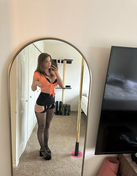 lilvegankitten pornographic star img