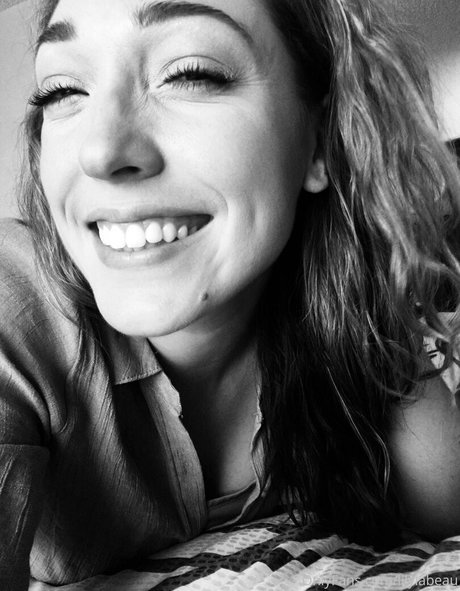 lilylabeau high quality actress pics