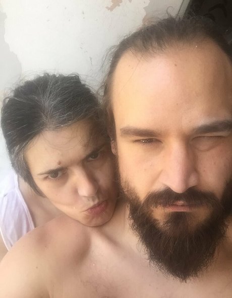 leaandbear nude model pic