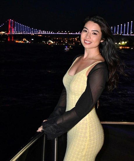 CarolineKwan free model archive