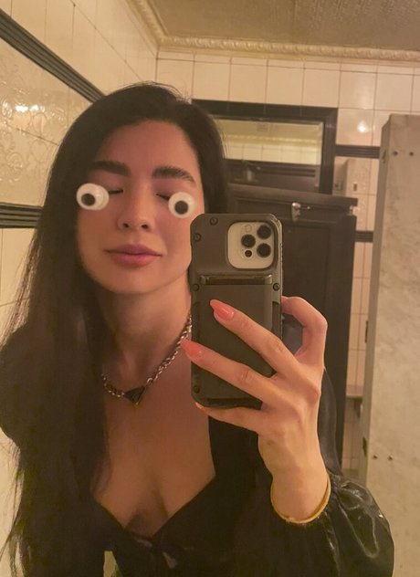 CarolineKwan Quick model image