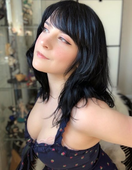 lesbian kissing onlyfans adult pic