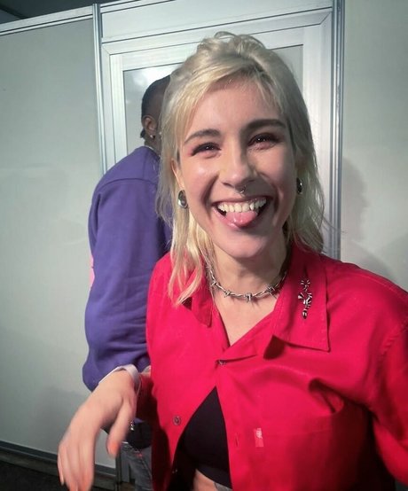 Mariana Ayres naked model img