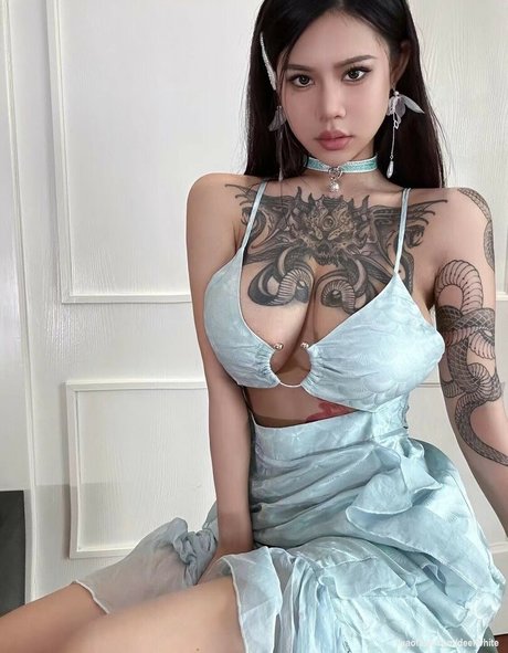 Deer white high quality actress pictures