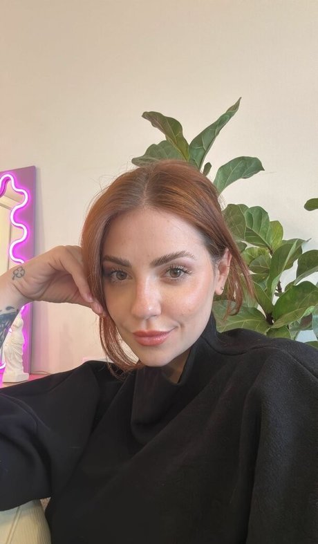 Karol Queiroz model xxx pic