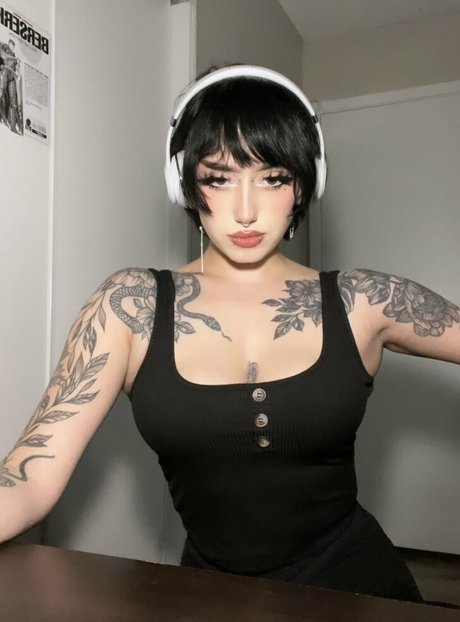 Redroomromance sexy star pics