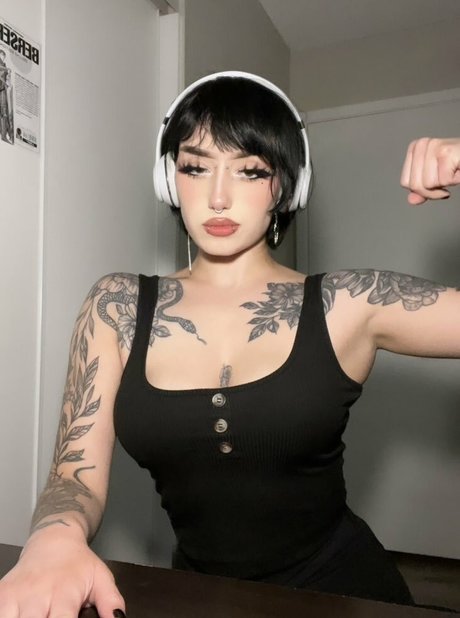 Redroomromance star adult pic