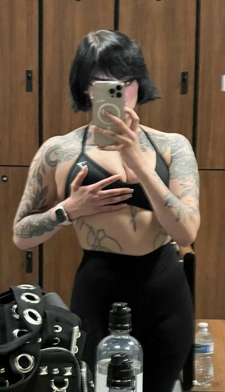 Redroomromance model pics