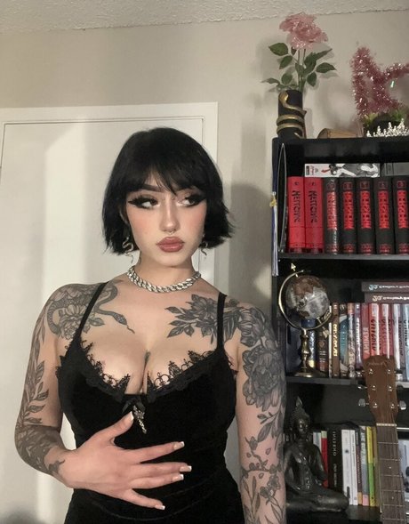 Redroomromance pornstar beautiful pic