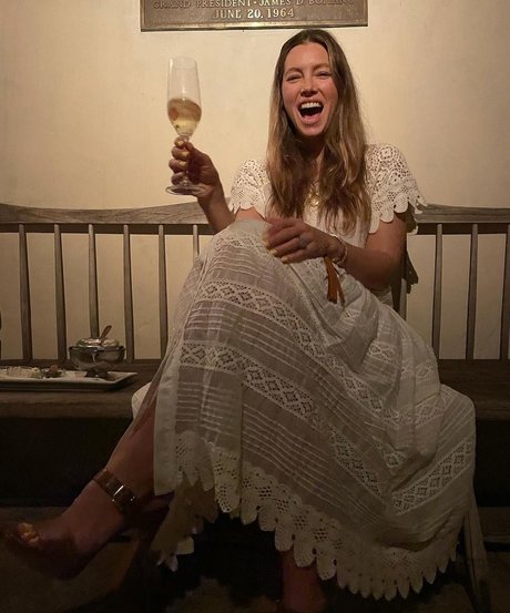 Jessica Biel model hot photos