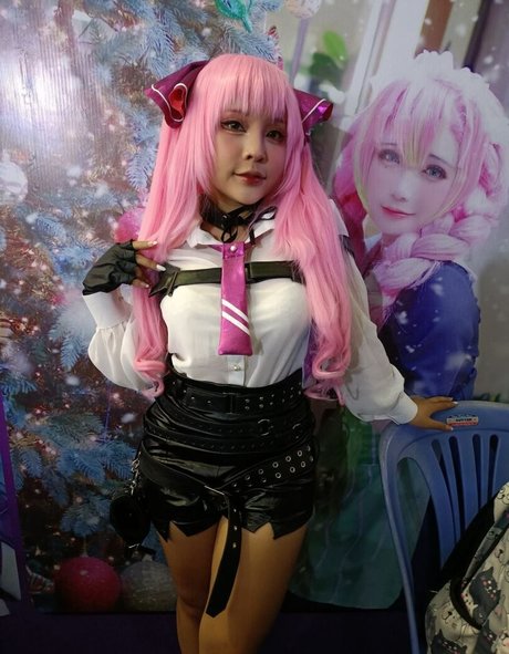 Sayo Momo model pictures