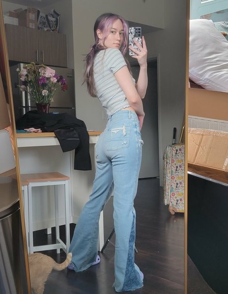 QueenTofu erotic model galleries