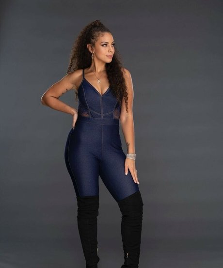 Samantha Irvin sex model archive