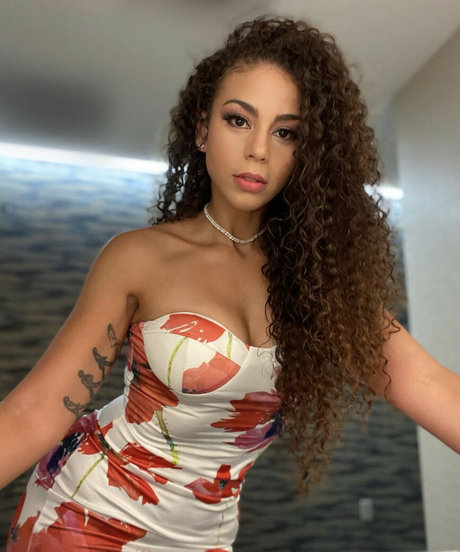 giant onlyfans xxx image