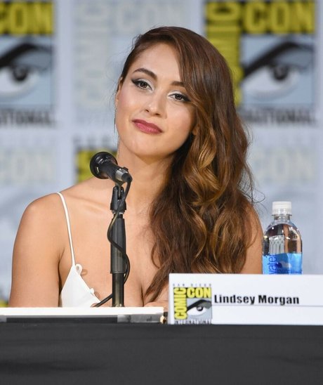 Lindsey Morgan high quality star pictures